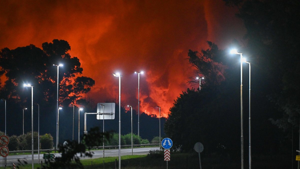 Fuerte explosion en zona industrial cerca del principal aeropuerto de Argentina